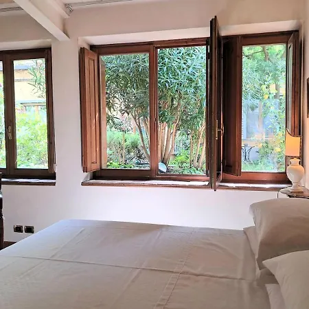Mamma Mia Garden & Rooftop Holiday home