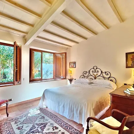 Mamma Mia Garden & Rooftop Holiday home