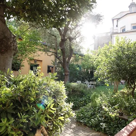 Mamma Mia Garden & Rooftop Holiday home *