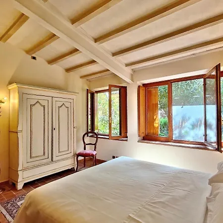 Mamma Mia Garden & Rooftop Holiday home *